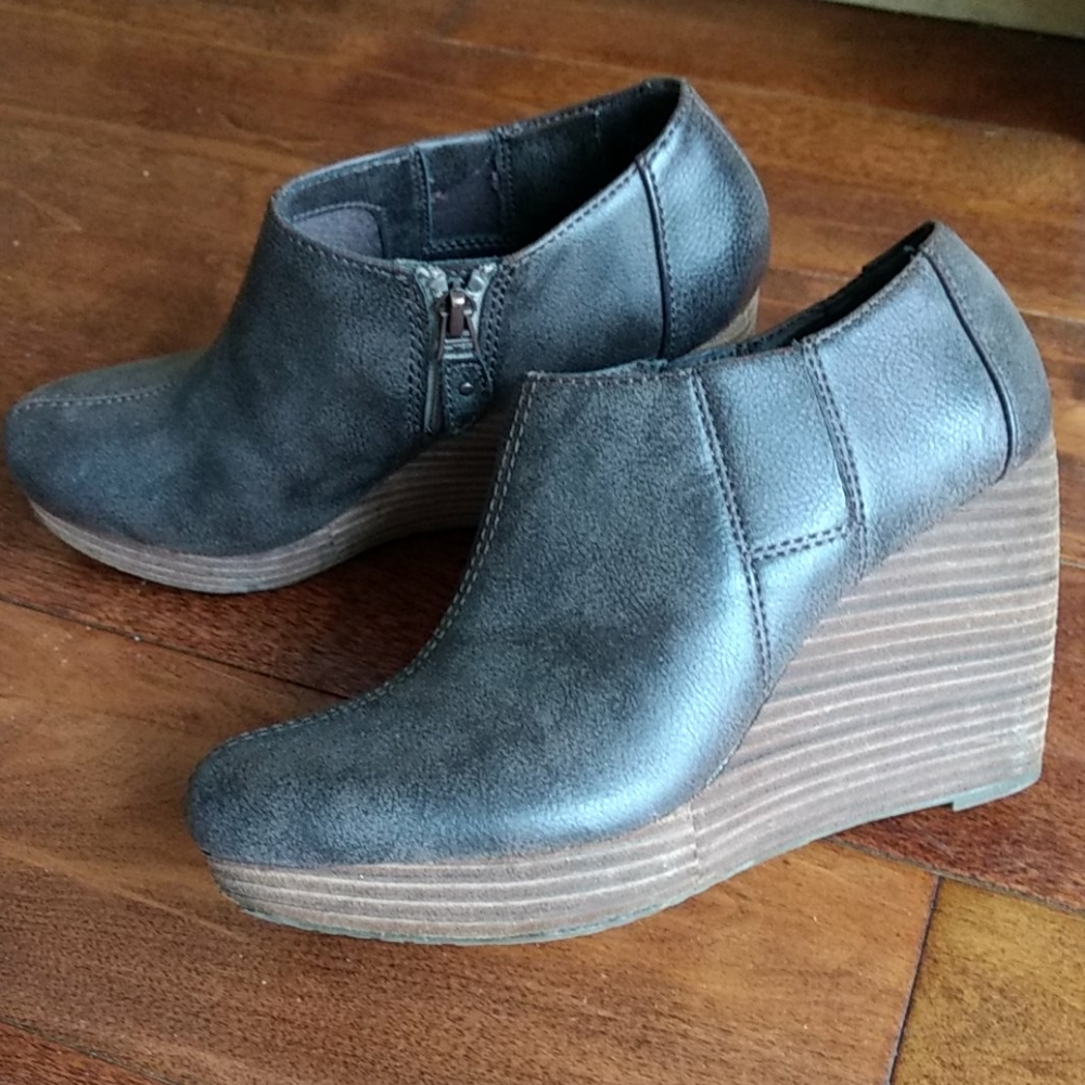 Dr. Scholl's platform wedge mule booties
